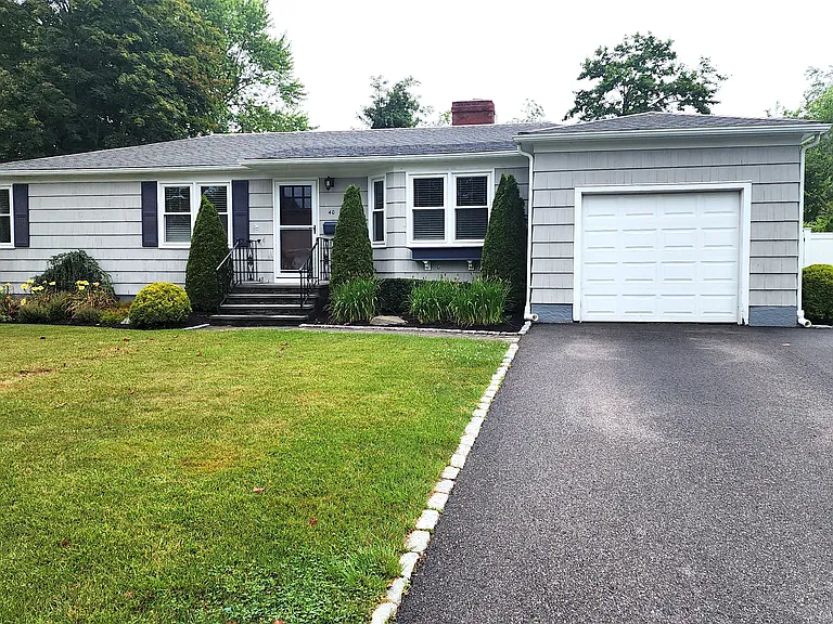 40 Dudley Ave — Photo 1