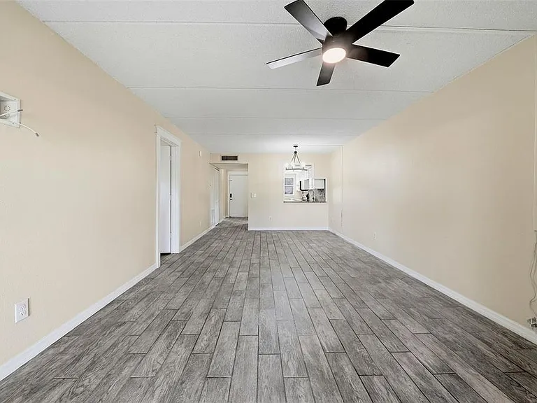 3821 N Oak Dr #J21 — Photo 7