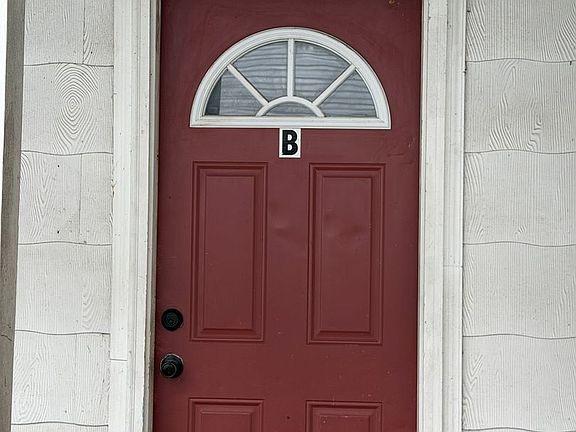 5th image of 618 S Center St #B