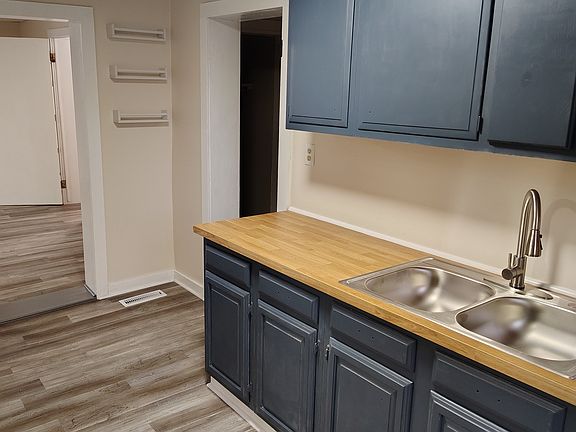 5th image of 123 E Hicks St #2