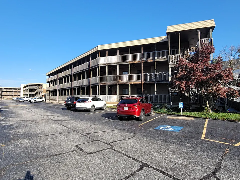 313 Lake Place Condo Dr