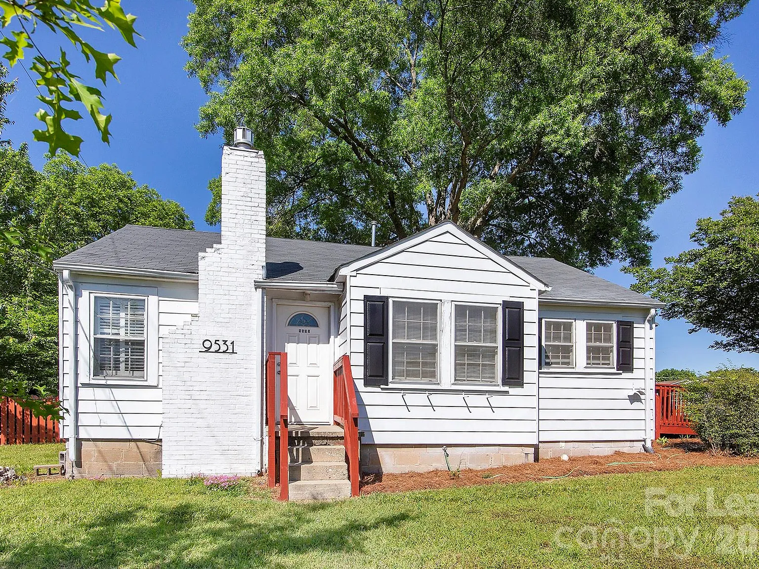 2 bed, 1.5 bath, 900 sqft, $2,200 — Photo 1