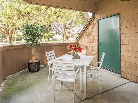 5th image of 7 Cove Ln