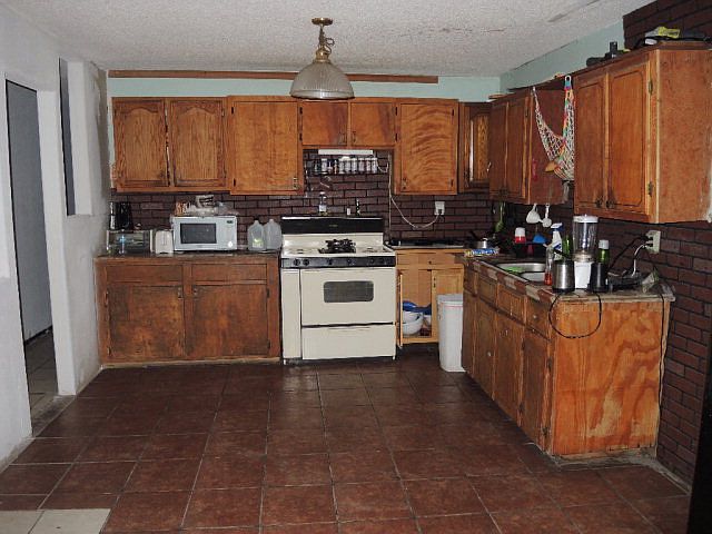 1st image of 2417 Fir Ave