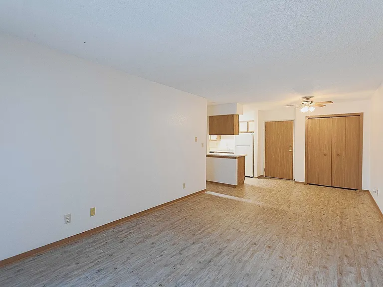 Cambridge Apartments — Photo 31