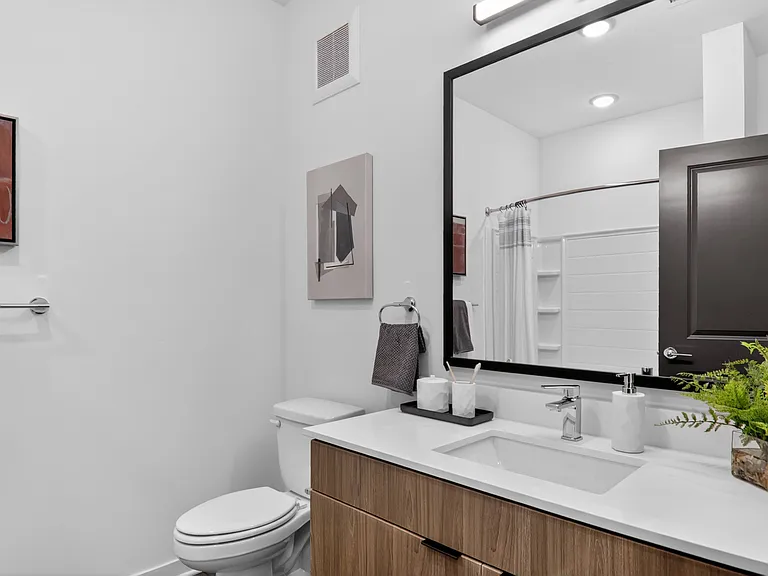 The Logan Luxury Apartments — Photo 16