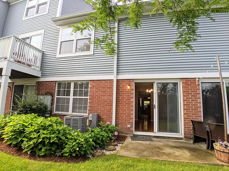 1504 Thornfield Ln — Photo 15