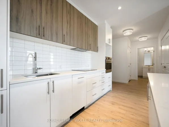 181 King St S #1607, Waterloo, ON N2J 0E7