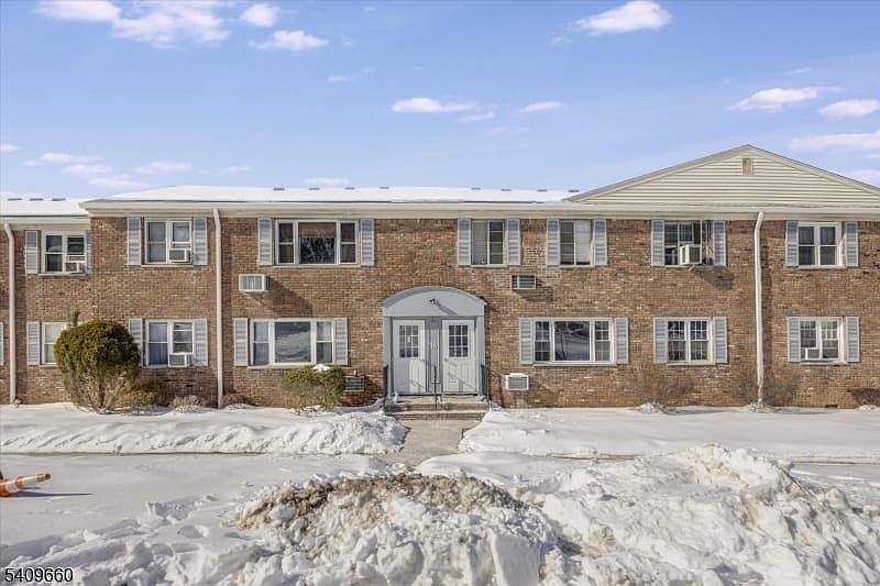 1st image of 14 Wedgewood Dr APT 19