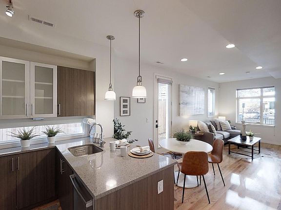 4th image of 2130 Glenarm Pl