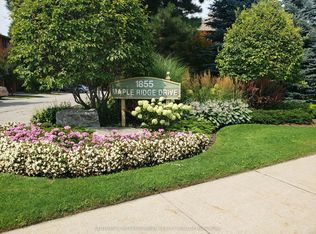 1855 Maple Ridge Dr #15, Mississauga, ON L4W 2N7