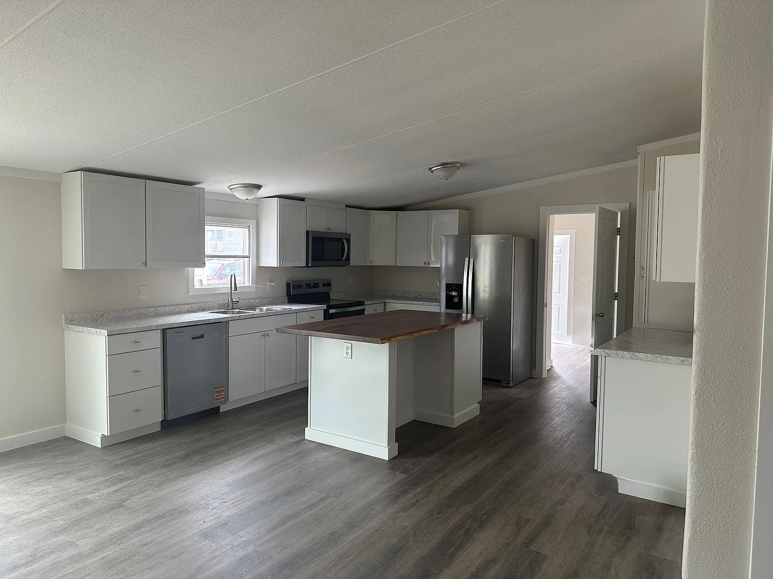 5 bed, 2000 sqft, $1,950 — Photo 2
