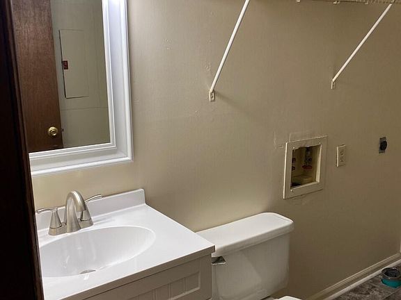 2nd image of 212 Calumet Dr #3