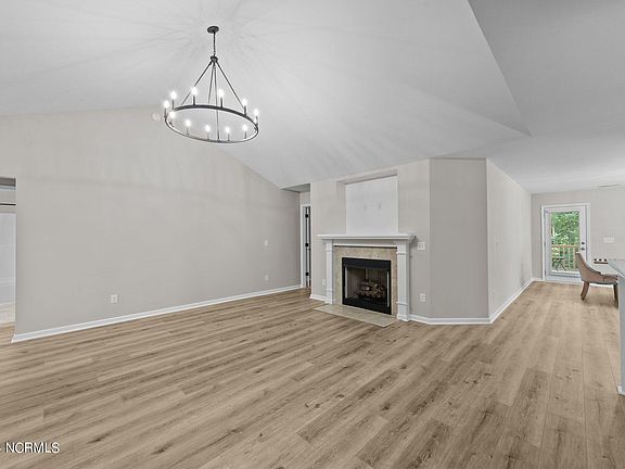 5th image of 624 Carolina Oaks Avenue