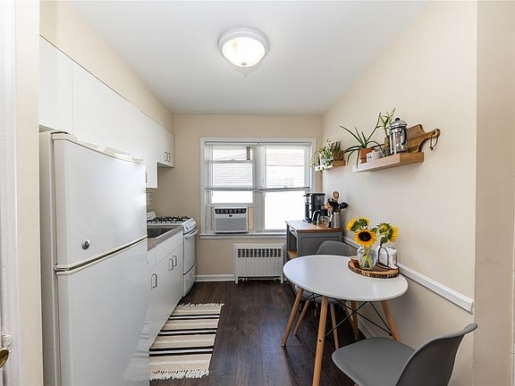 5th image of 319 E Broadway APT B1