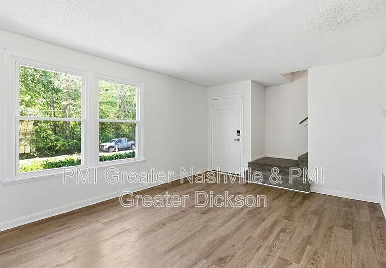 704 McPherson Dr — Photo 4