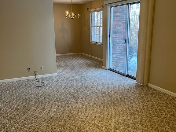 4th image of 658 College Dr APT 6