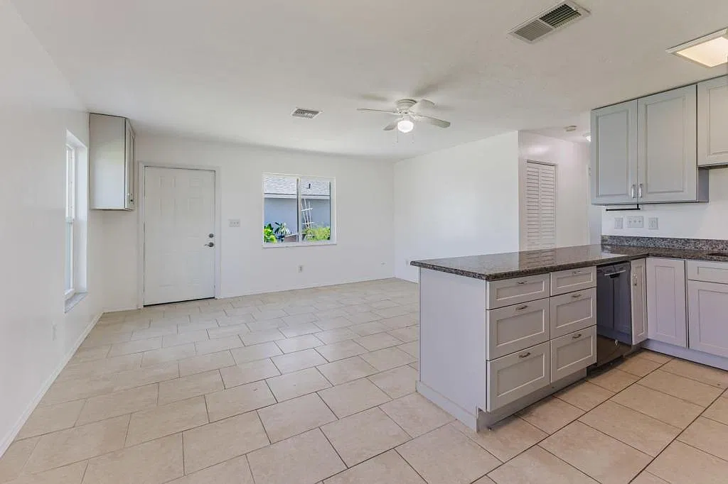 16599 Davis Rd — Photo 4