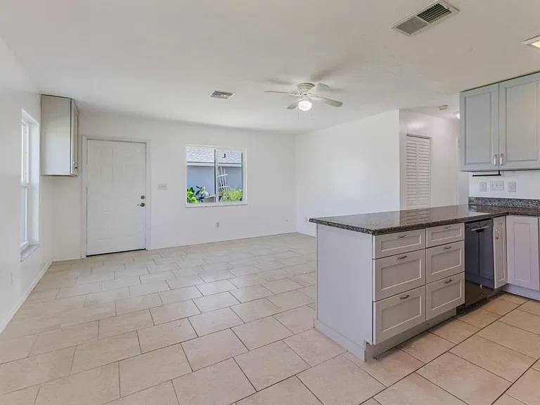 16599 Davis Rd — Photo 4