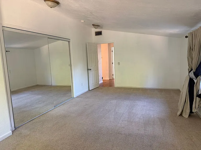 3829 Delaware Ave — Photo 15