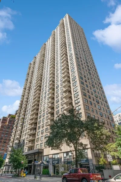 その他 STREET 2017.3 No.303 from1985to1996 301 East 79th Street #19S in Yorkville, Manhattan | StreetEasy