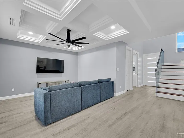 600 W Seminole Ave — Photo 4
