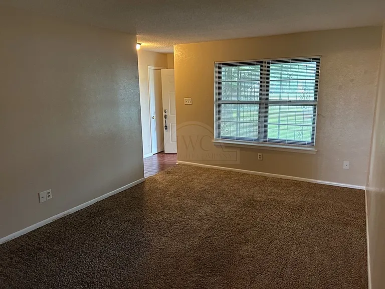 1013 Kathey Dr — Photo 3