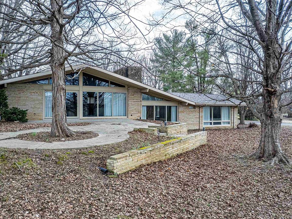 1st image of 414 W Riverwood Dr