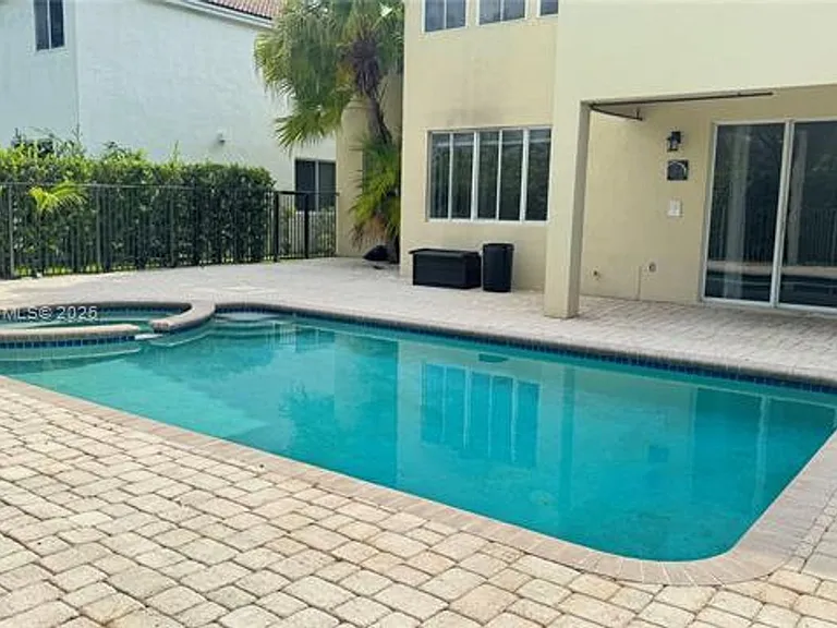 1115 Camellia Cir #0 — Photo 11