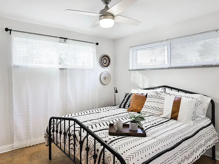 7055 Hampton Ave #201 — Photo 11