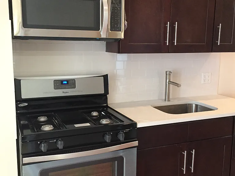 4712 Vernon Blvd #2R — Photo 6