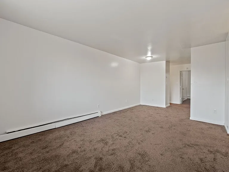 Pembrook Manor — Photo 16