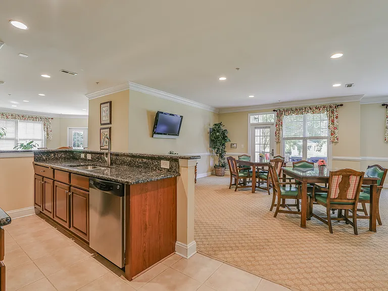 Sunstone Apartments — Photo 10