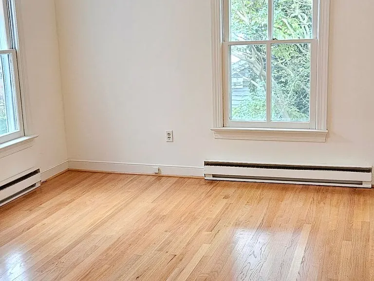 415 Prince St — Photo 3