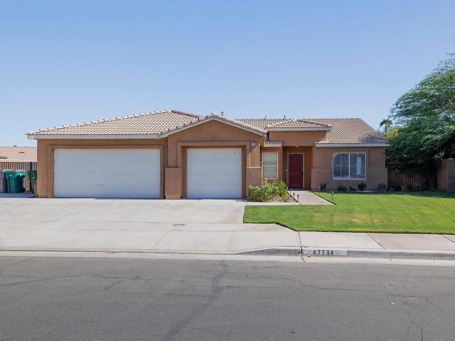 4 bed, 2194 sqft, $3,700 — Photo 2