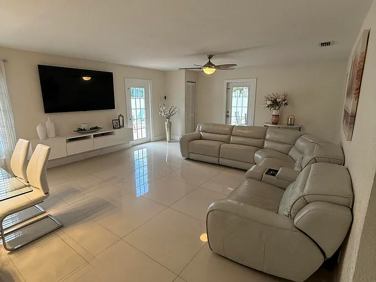 3139 Egremont Dr — Photo 14