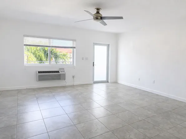 610 74th St, Miami Beach, FL 33141