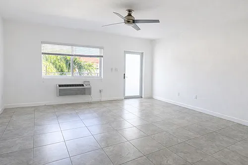 610 74th St Photo 1
