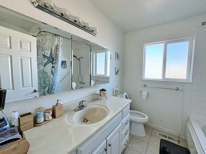 1724 Luxton St — Photo 30