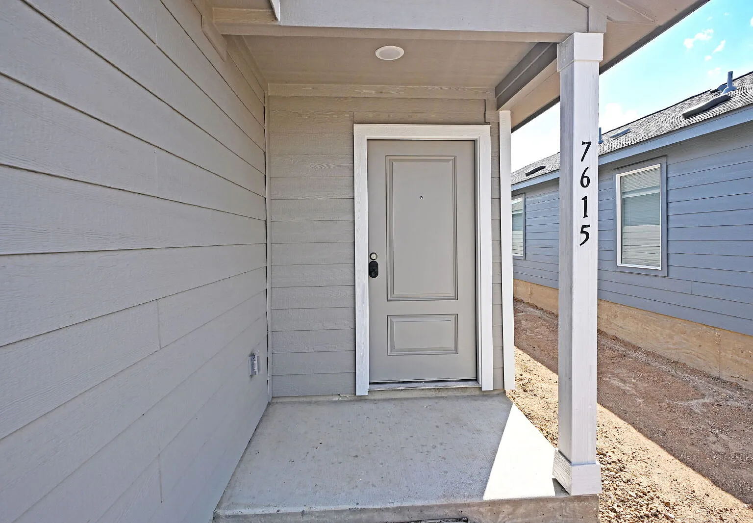 3 bed, 2.0 bath, 1354 sqft, $1,369 — Photo 2