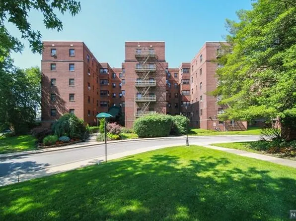 2333 Hudson Ter, Fort Lee, NJ