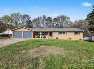 213 Lakeview Dr, Harrisburg, NC 28075