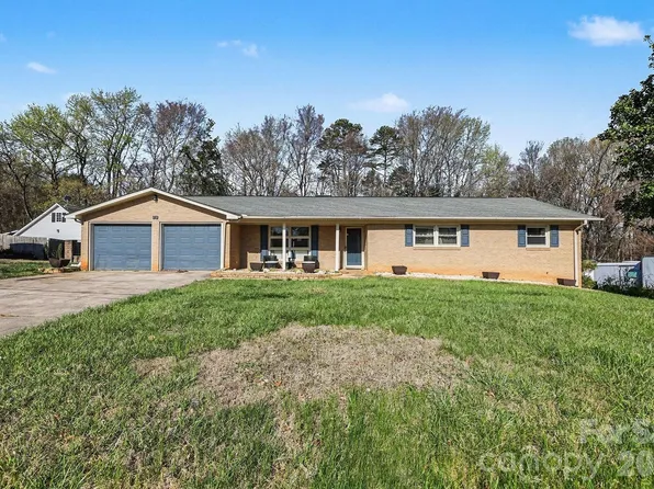 213 Lakeview Dr, Harrisburg, NC 28075