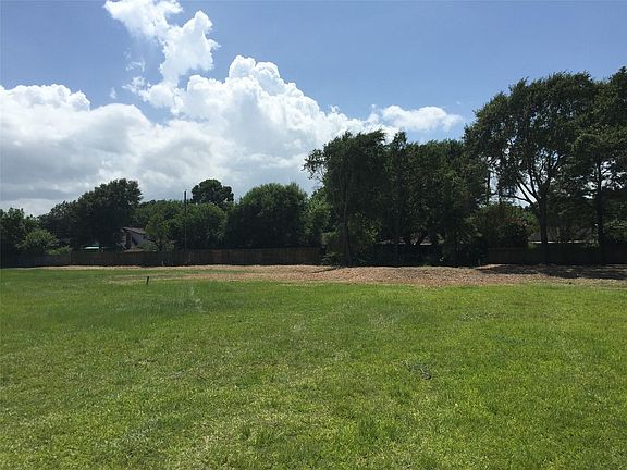 3rd image of Red Bluff Rd
