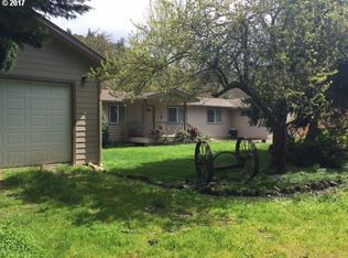 201 Catalpa Ln, Canyonville, OR 97417