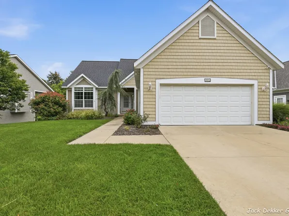 509 Hunters Run Cir, Holland, MI 49423
