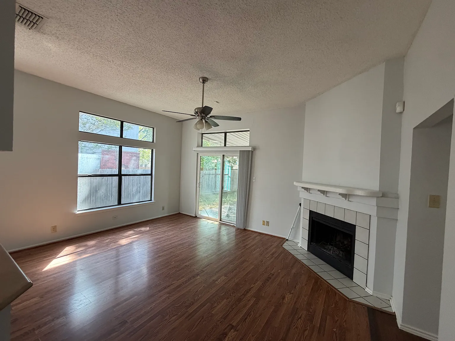4 bed, 1899 sqft, $1,695 — Photo 2