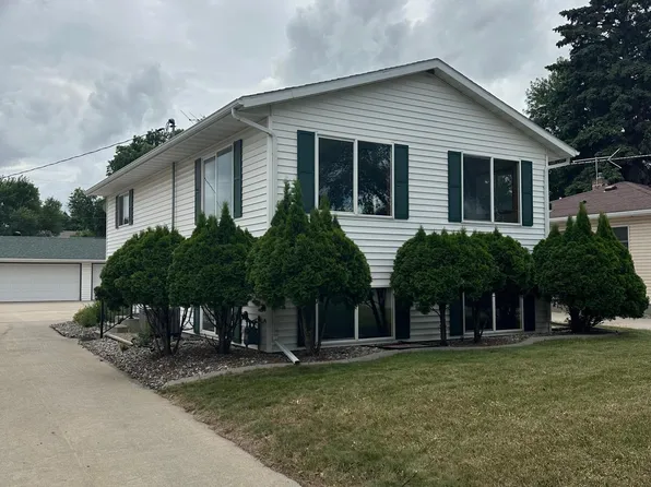 2126 5th Ave S, Fargo, ND 58103