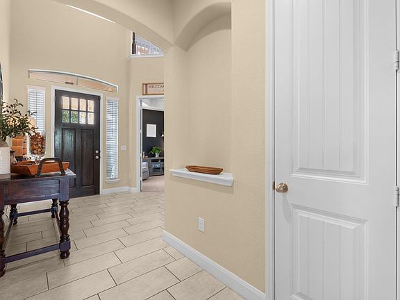 4th image of 2445 Bowen St