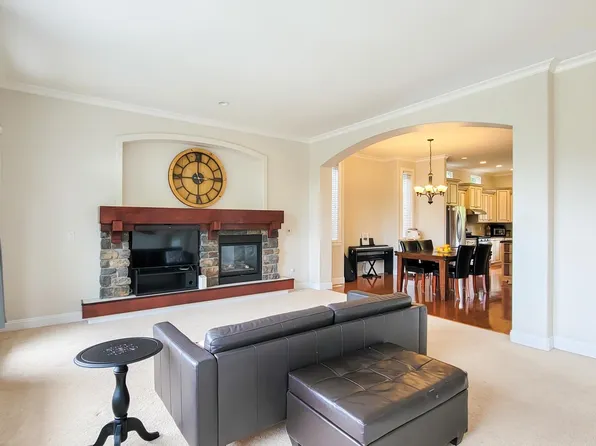 11382 154a St, Surrey, BC V3R 2V7